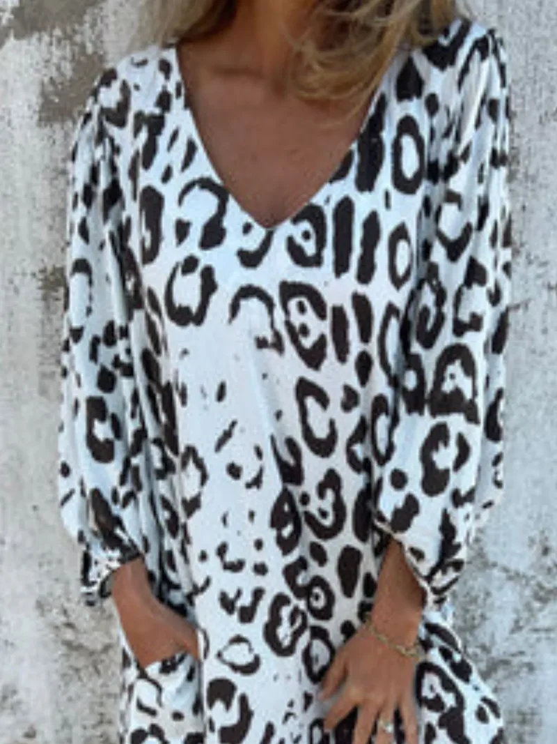 Robe imprimée à col en V et poches, grande taille