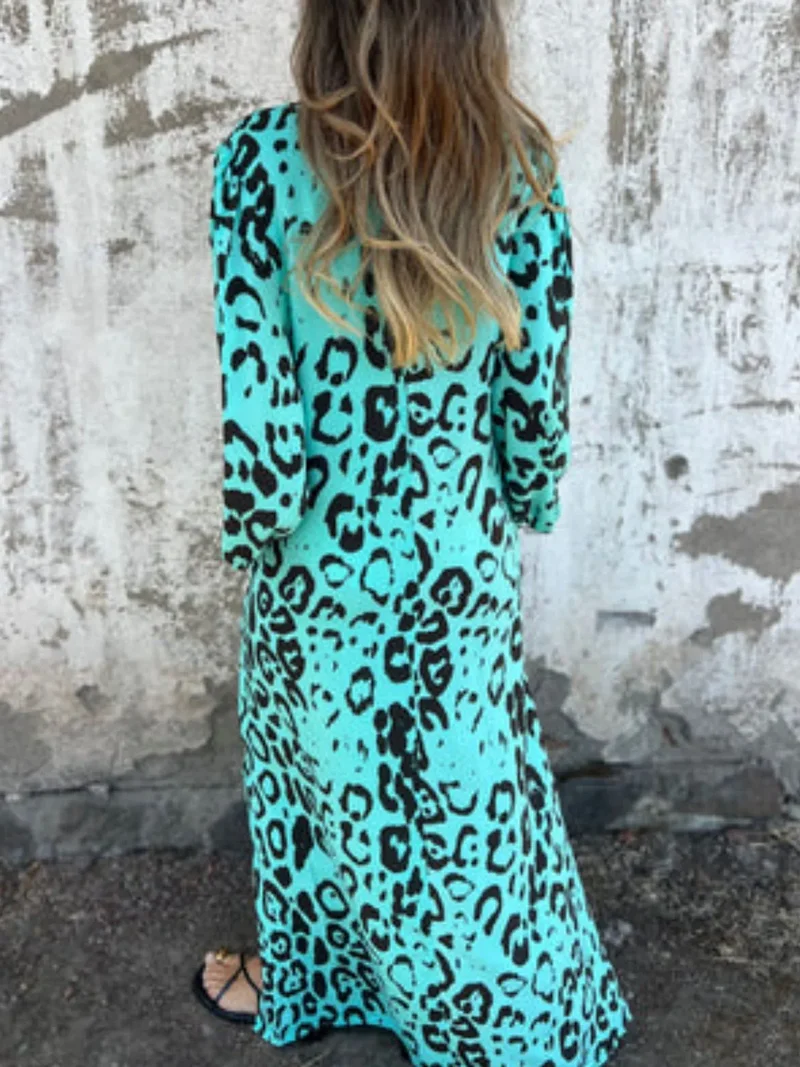 Robe imprimée à col en V et poches, grande taille