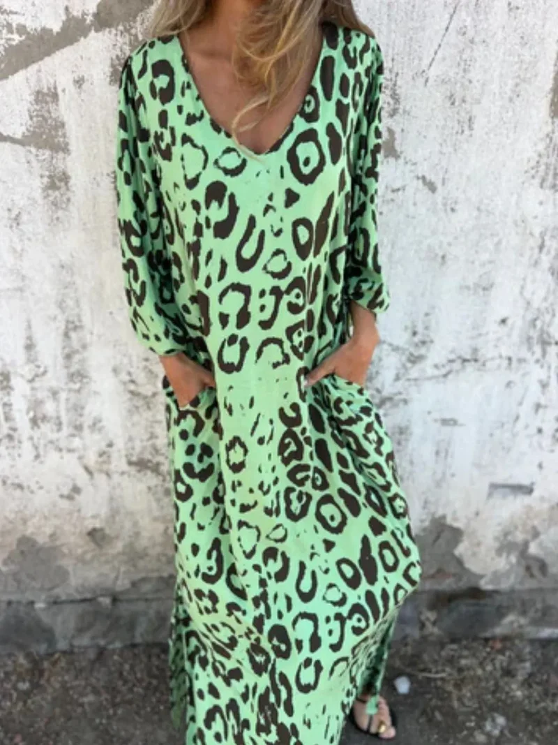 Robe imprimée à col en V et poches, grande taille