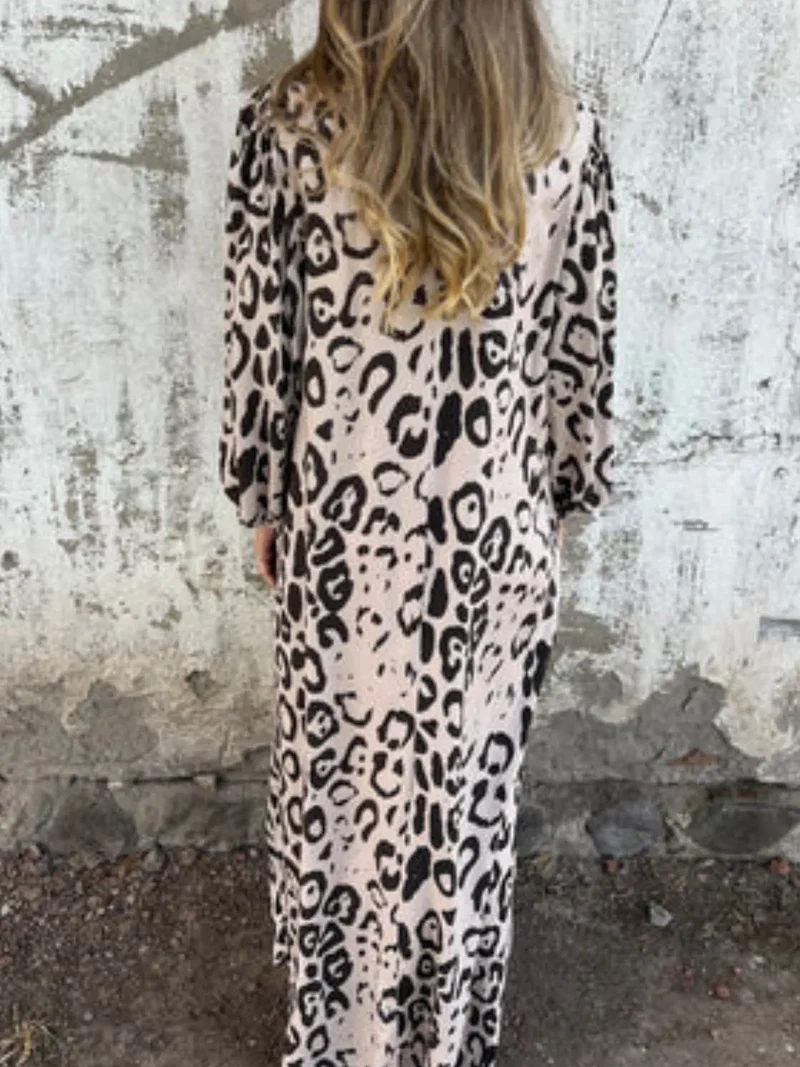 Robe imprimée à col en V et poches, grande taille