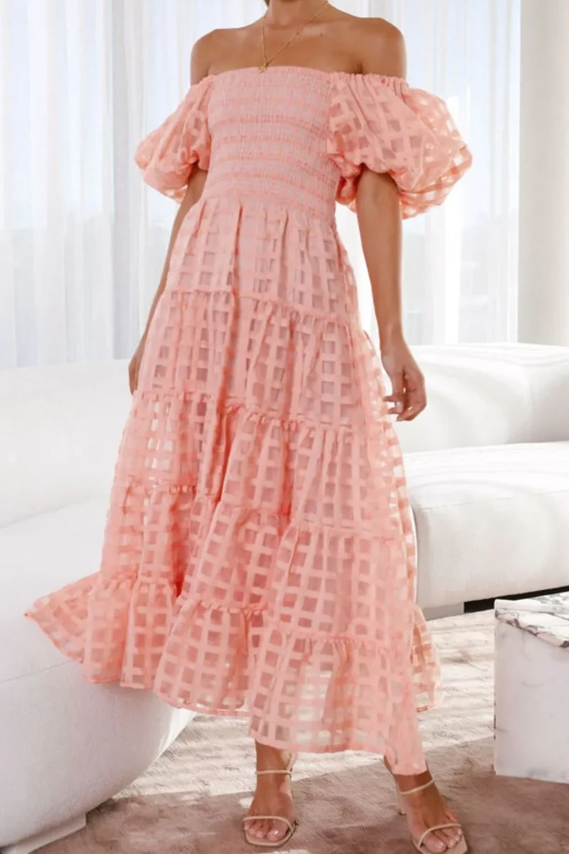 Robe mi-longue à épaules dénudées et manches courtes bouffantes