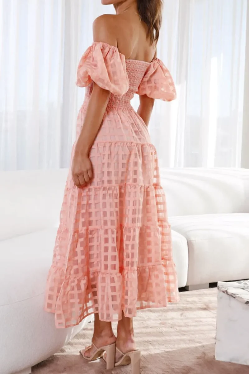 Robe mi-longue à épaules dénudées et manches courtes bouffantes