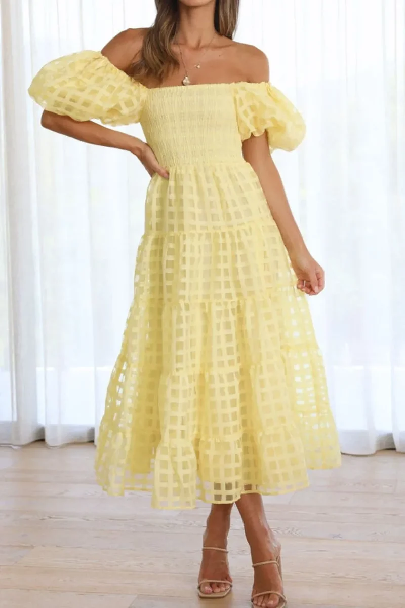 Robe mi-longue à épaules dénudées et manches courtes bouffantes