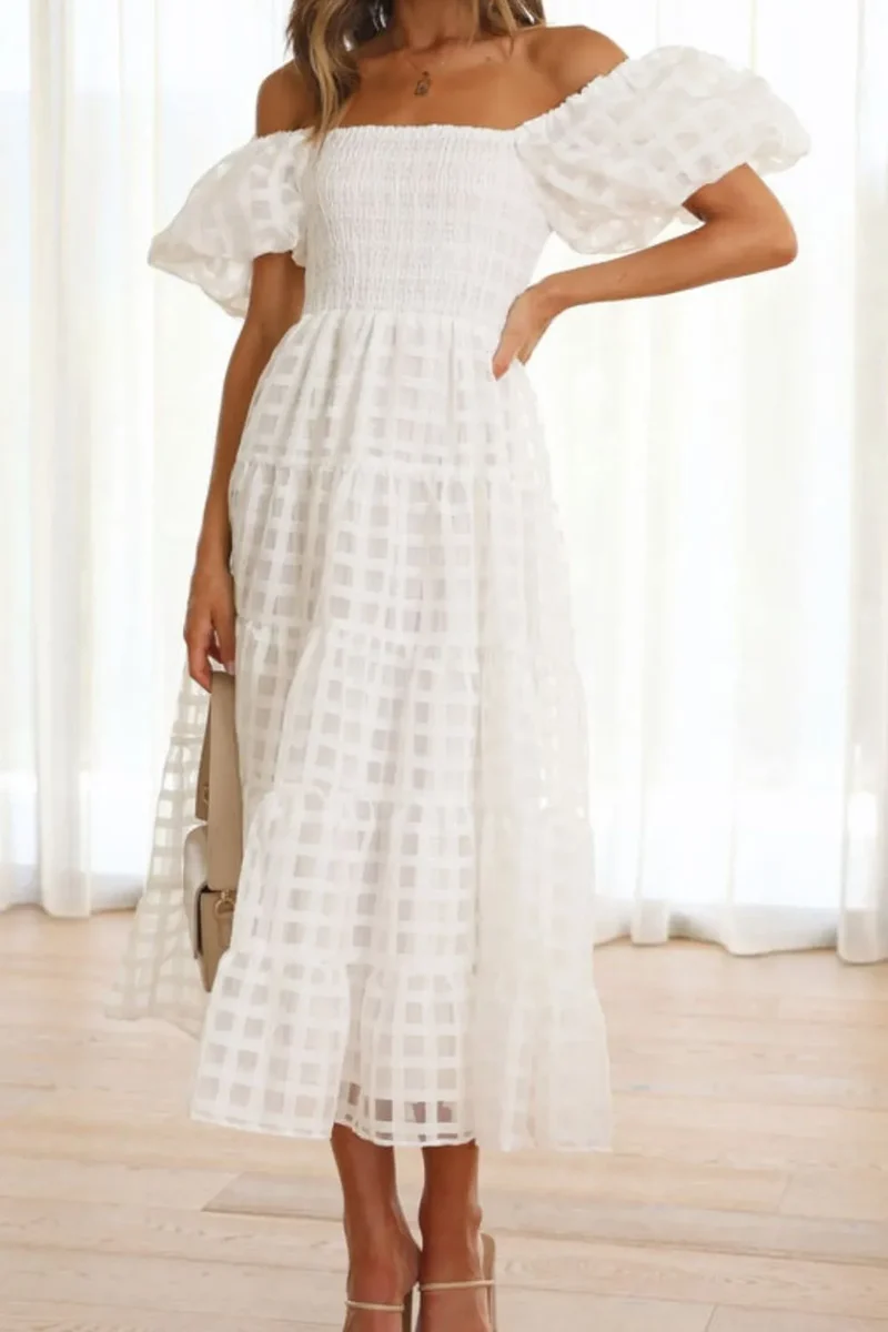 Robe mi-longue à épaules dénudées et manches courtes bouffantes