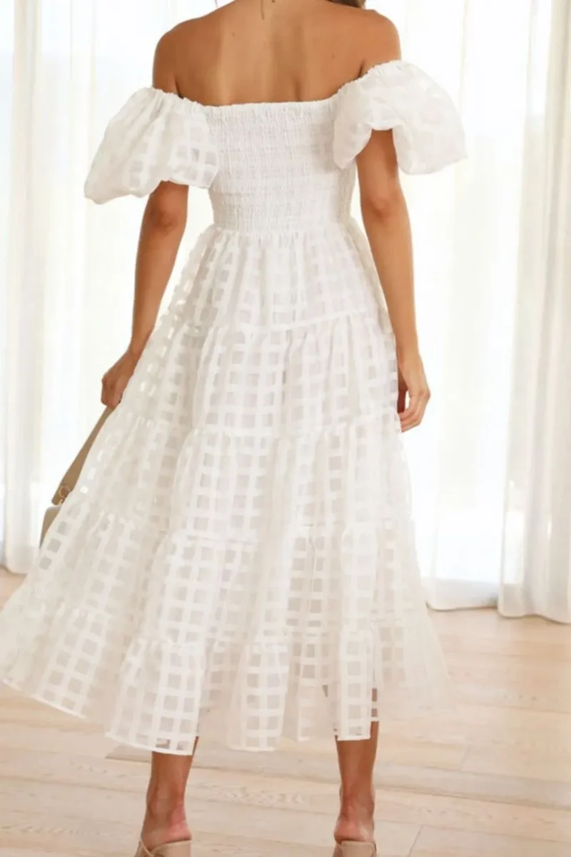 Robe mi-longue à épaules dénudées et manches courtes bouffantes