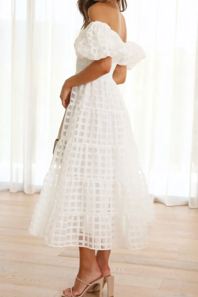 Robe mi-longue à épaules dénudées et manches courtes bouffantes