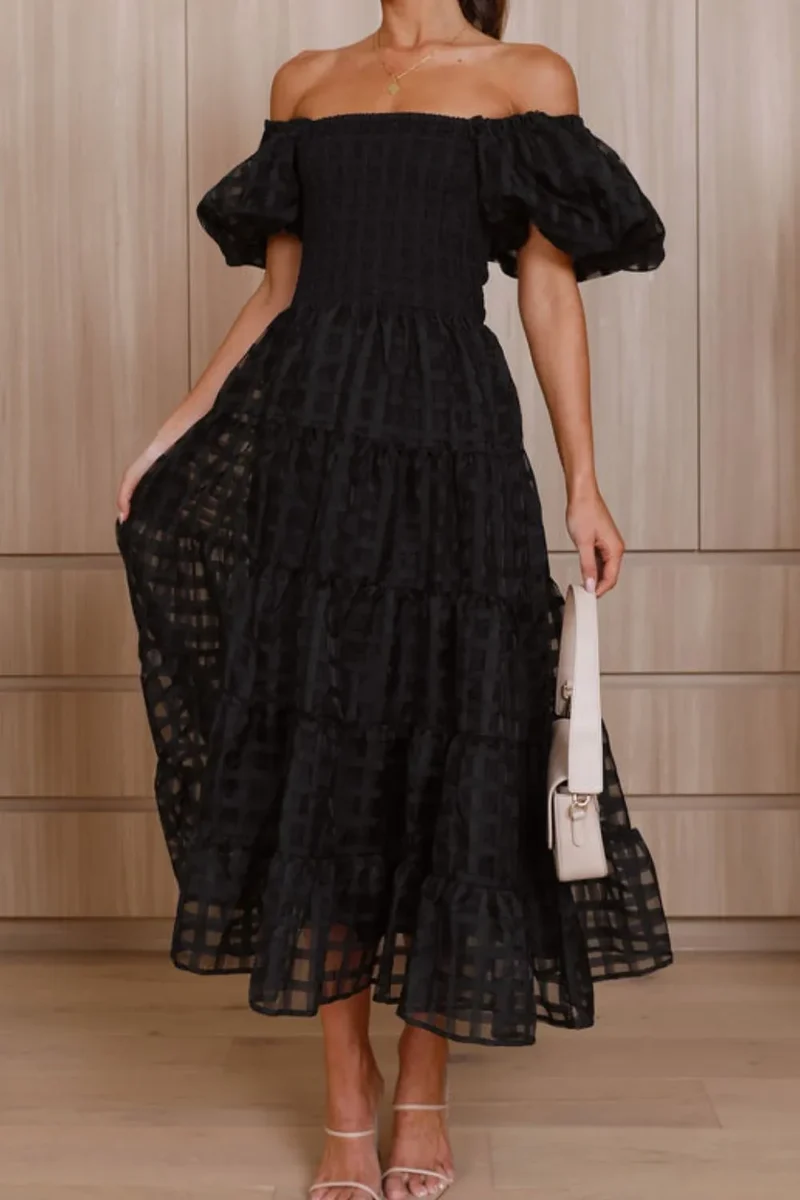 Robe mi-longue à épaules dénudées et manches courtes bouffantes