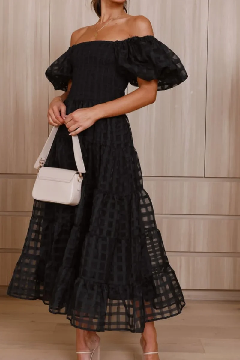 Robe mi-longue à épaules dénudées et manches courtes bouffantes
