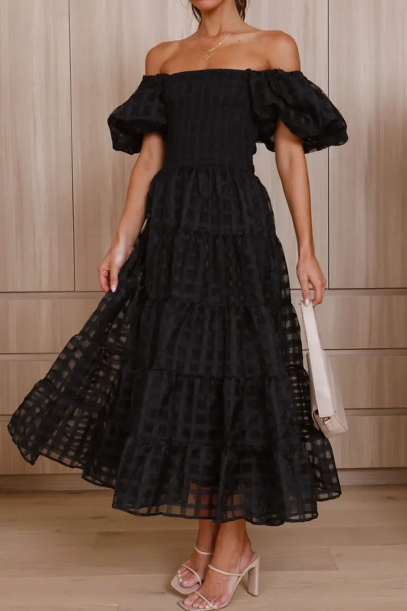 Robe mi-longue à épaules dénudées et manches courtes bouffantes