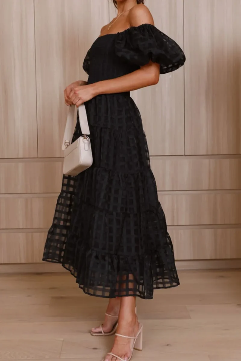 Robe mi-longue à épaules dénudées et manches courtes bouffantes