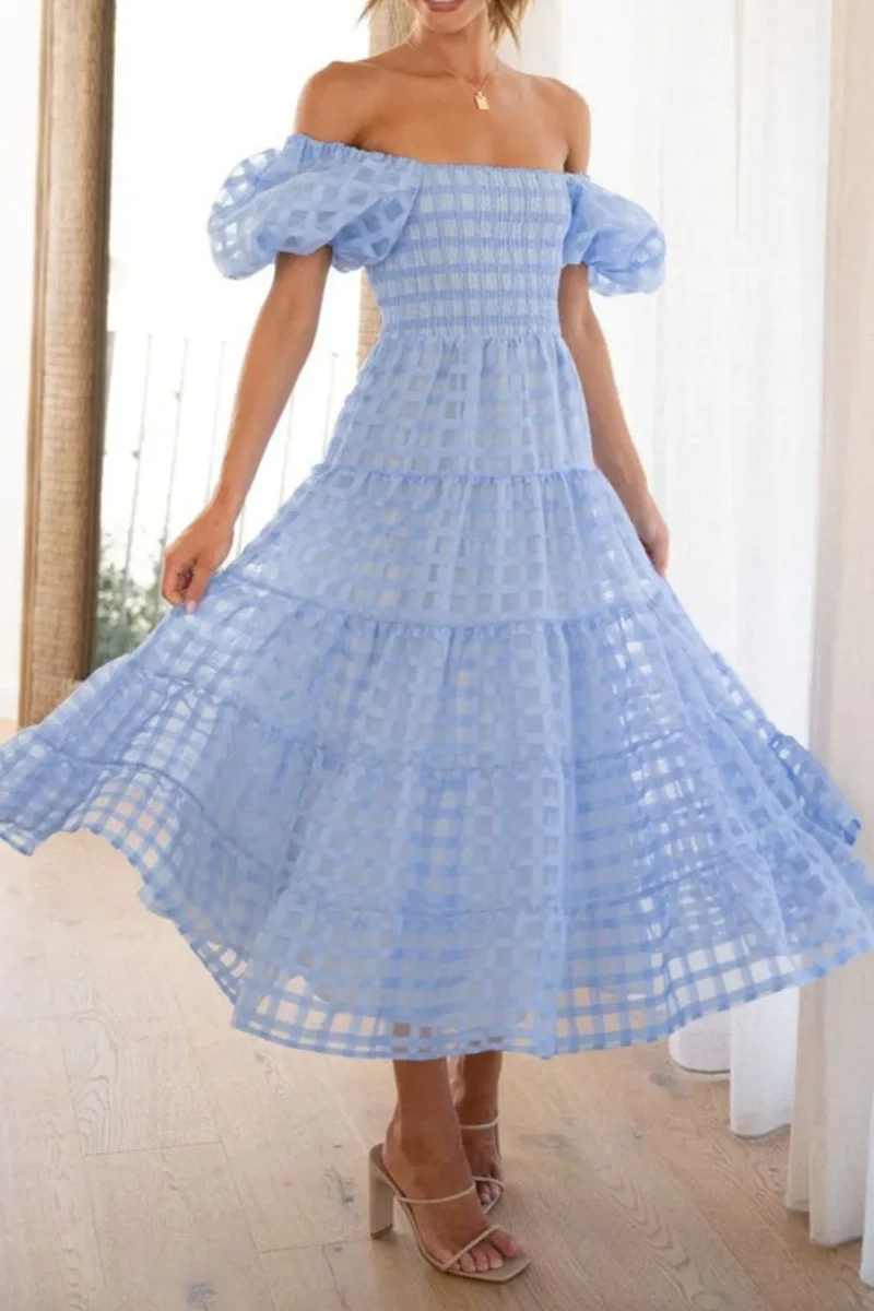 Robe mi-longue à épaules dénudées et manches courtes bouffantes