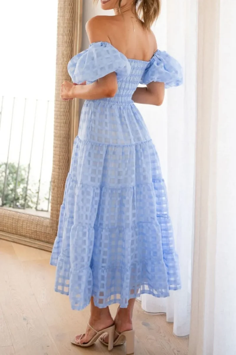 Robe mi-longue à épaules dénudées et manches courtes bouffantes
