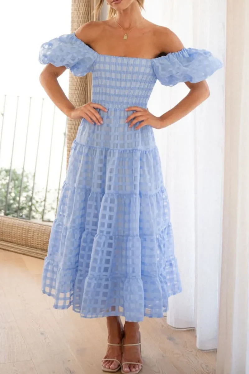 Robe mi-longue à épaules dénudées et manches courtes bouffantes