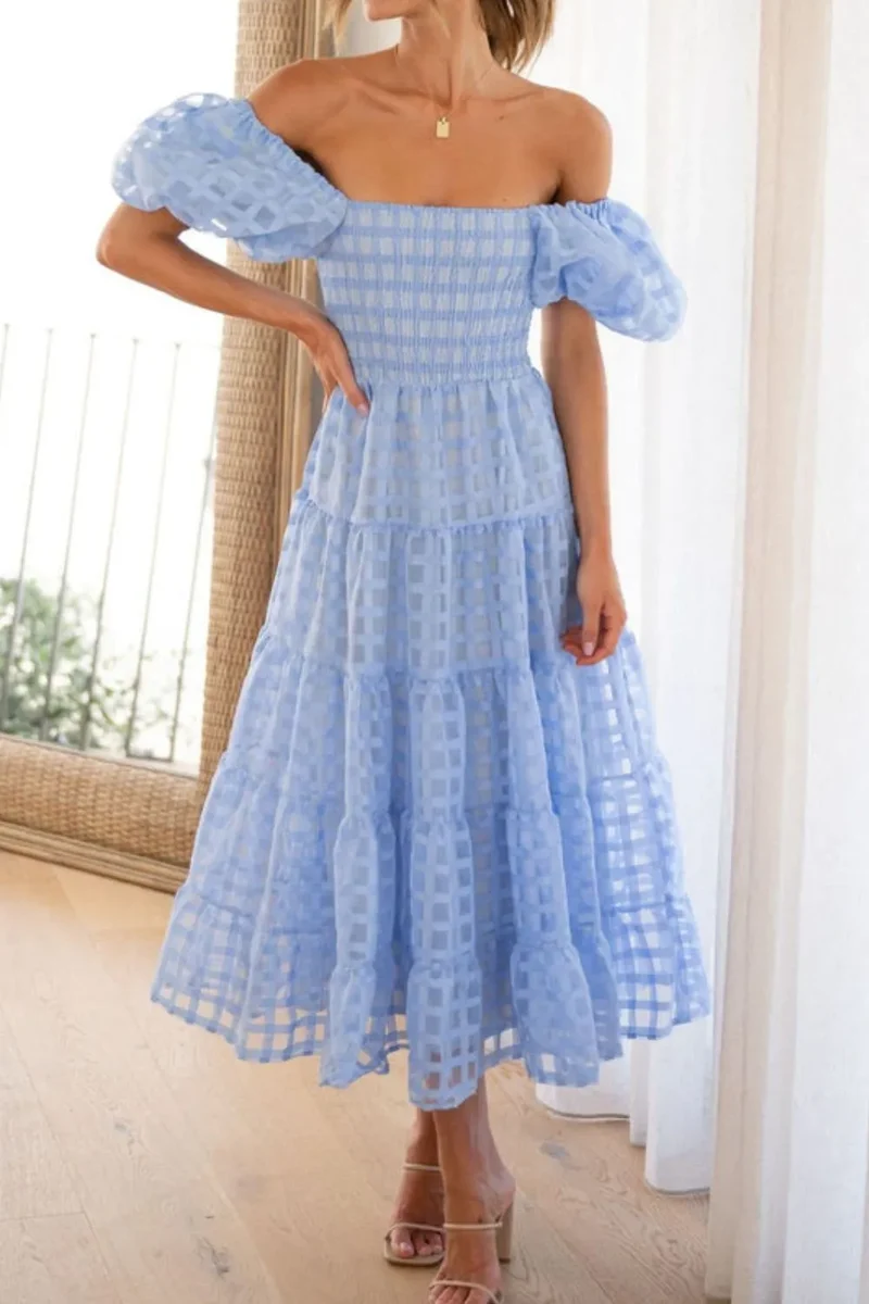 Robe mi-longue à épaules dénudées et manches courtes bouffantes