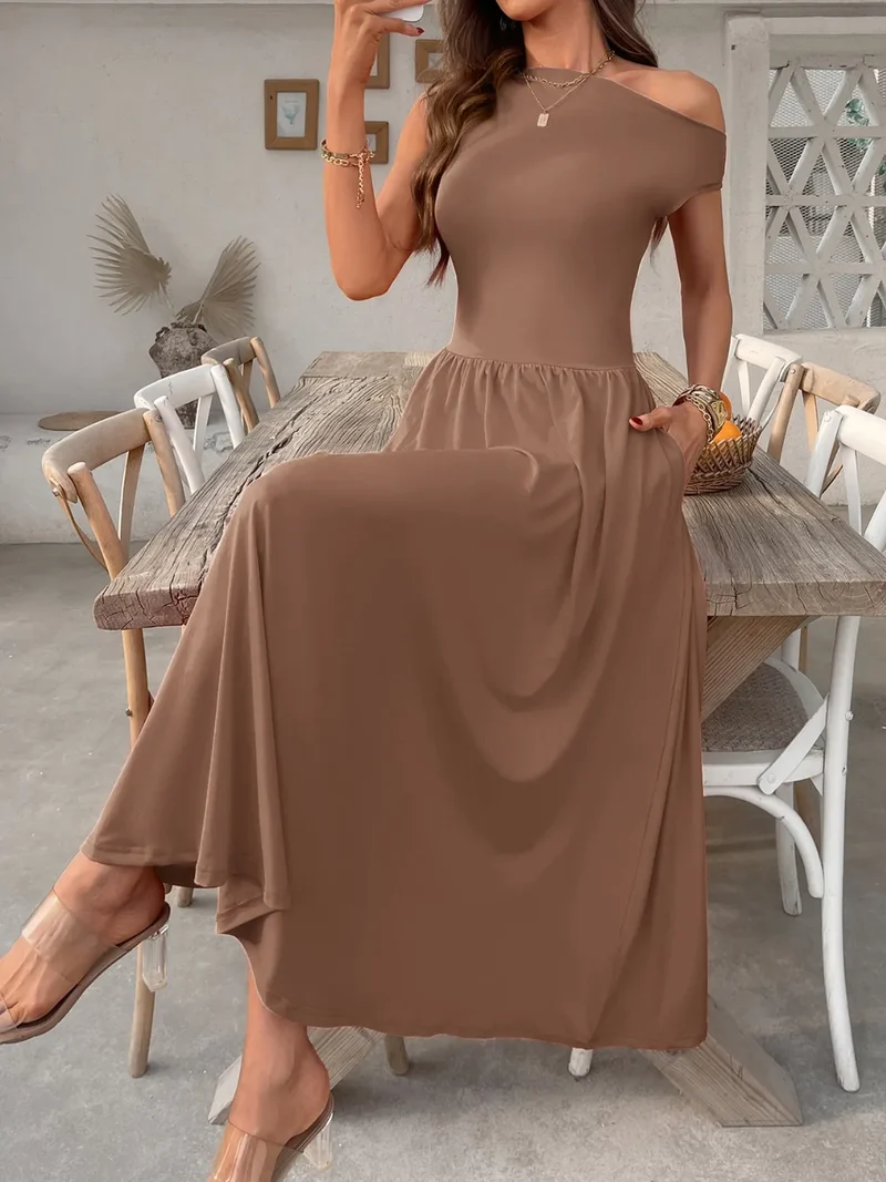 Robe midi à une épaule avec poches