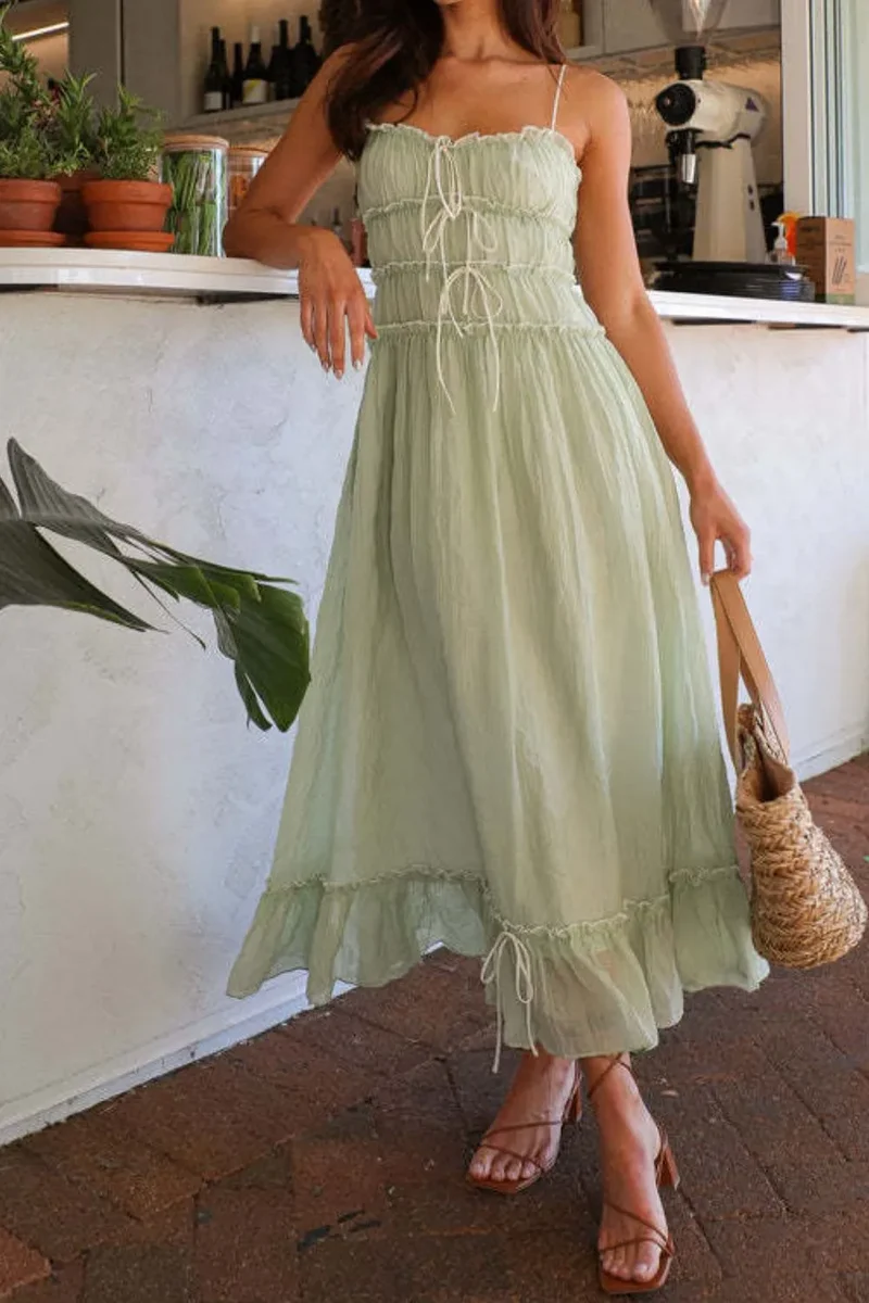 Robe camisole mi-longue à volants et ourlet à volants