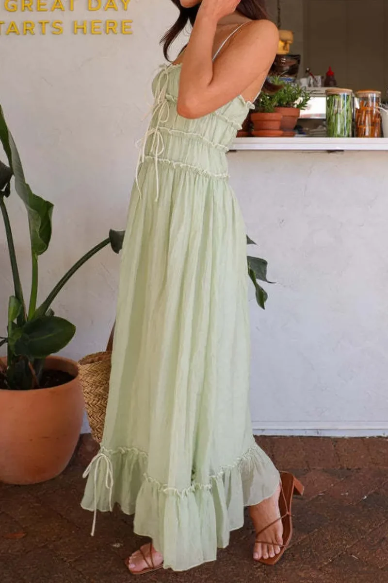 Robe camisole mi-longue à volants et ourlet à volants