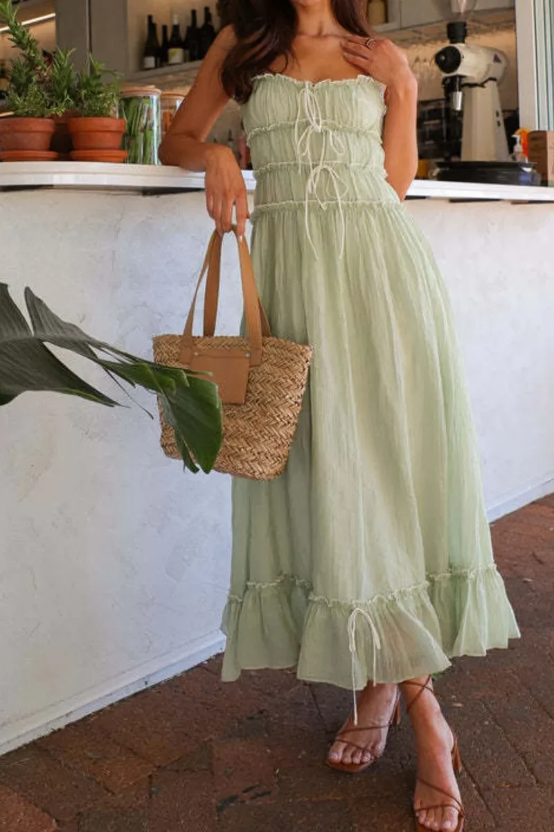 Robe camisole mi-longue à volants et ourlet à volants