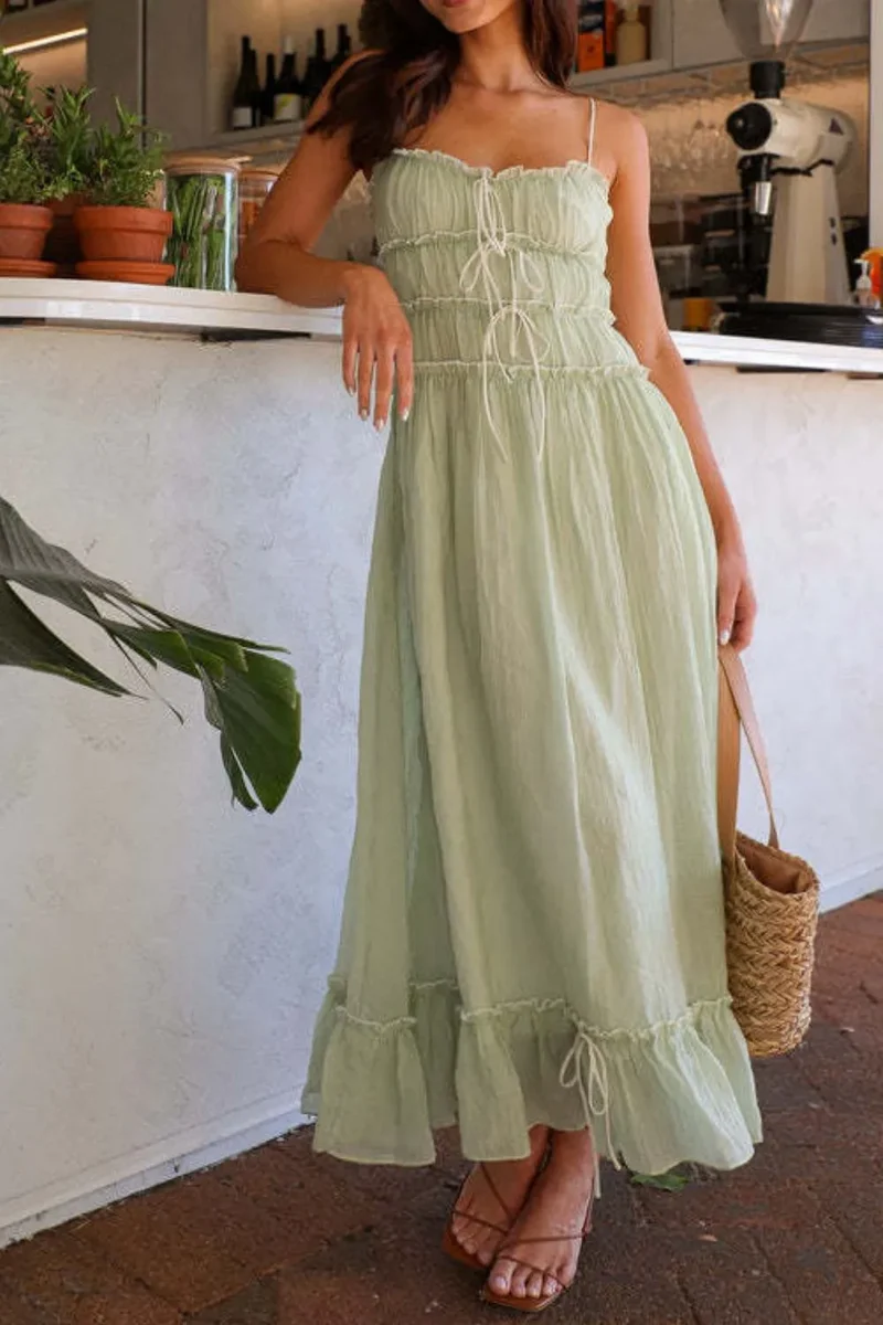 Robe camisole mi-longue à volants et ourlet à volants