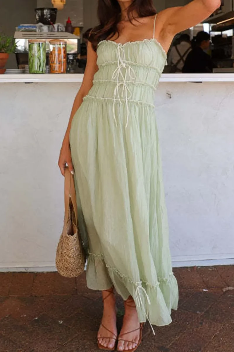 Robe camisole mi-longue à volants et ourlet à volants