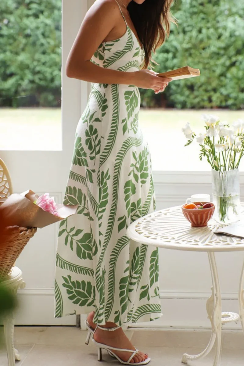 Robe camisole mi-longue fendue à col en V et imprimé feuilles