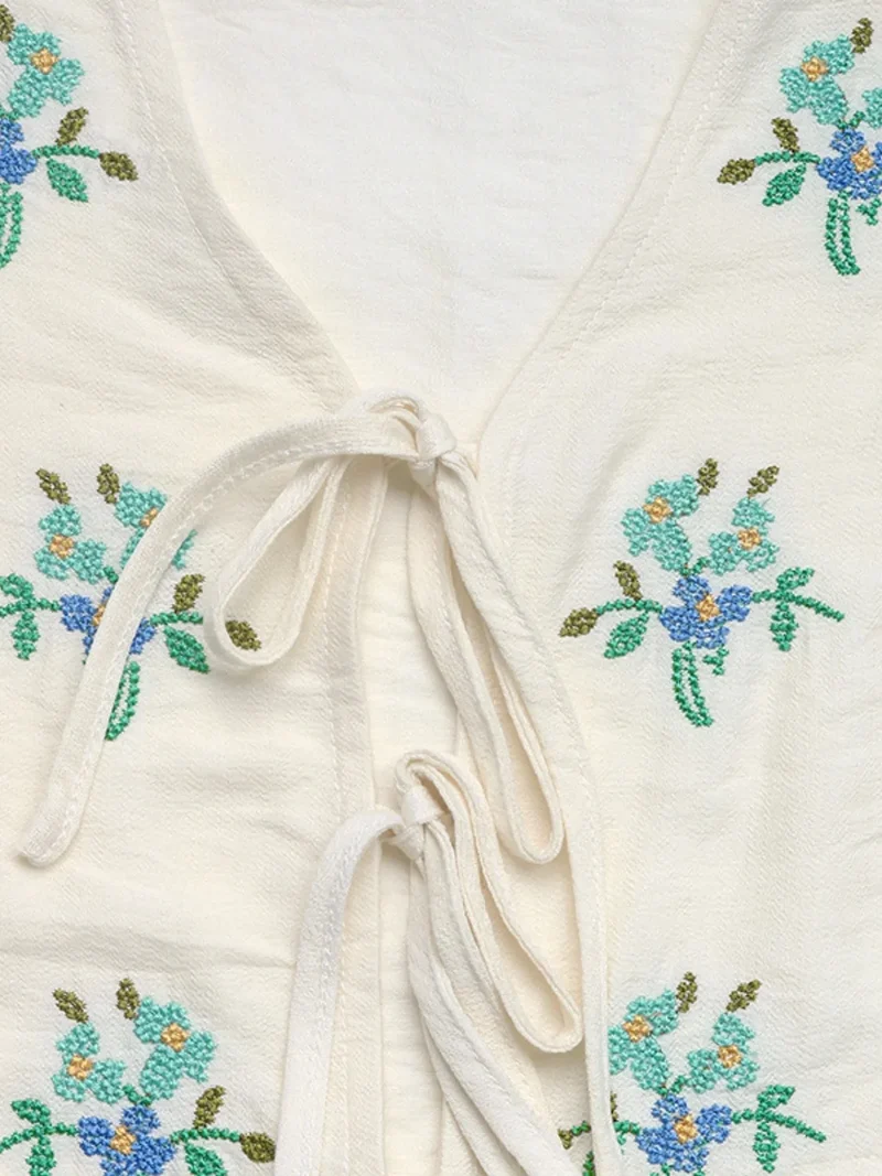 Chemise à manches courtes et col en V brodée