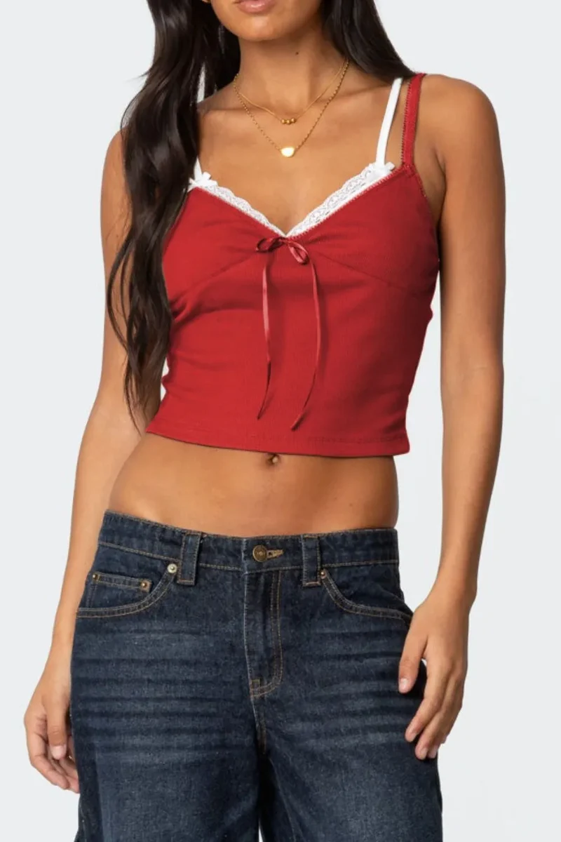 Camisole à col en V et détails en dentelle