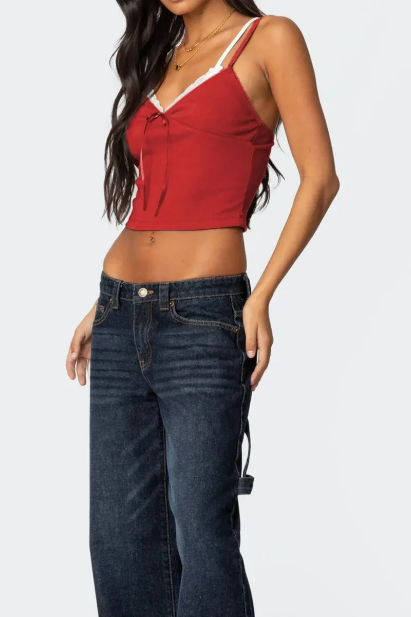Camisole à col en V et détails en dentelle