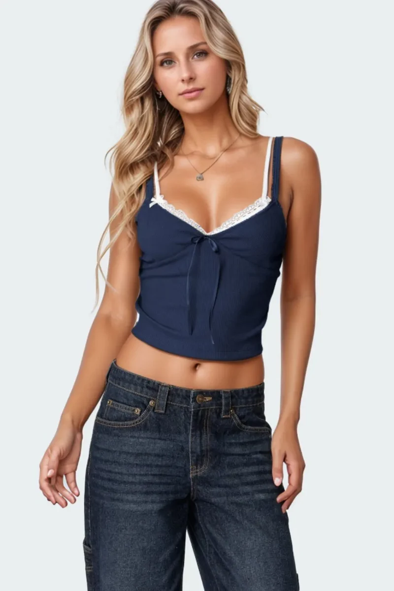 Camisole à col en V et détails en dentelle