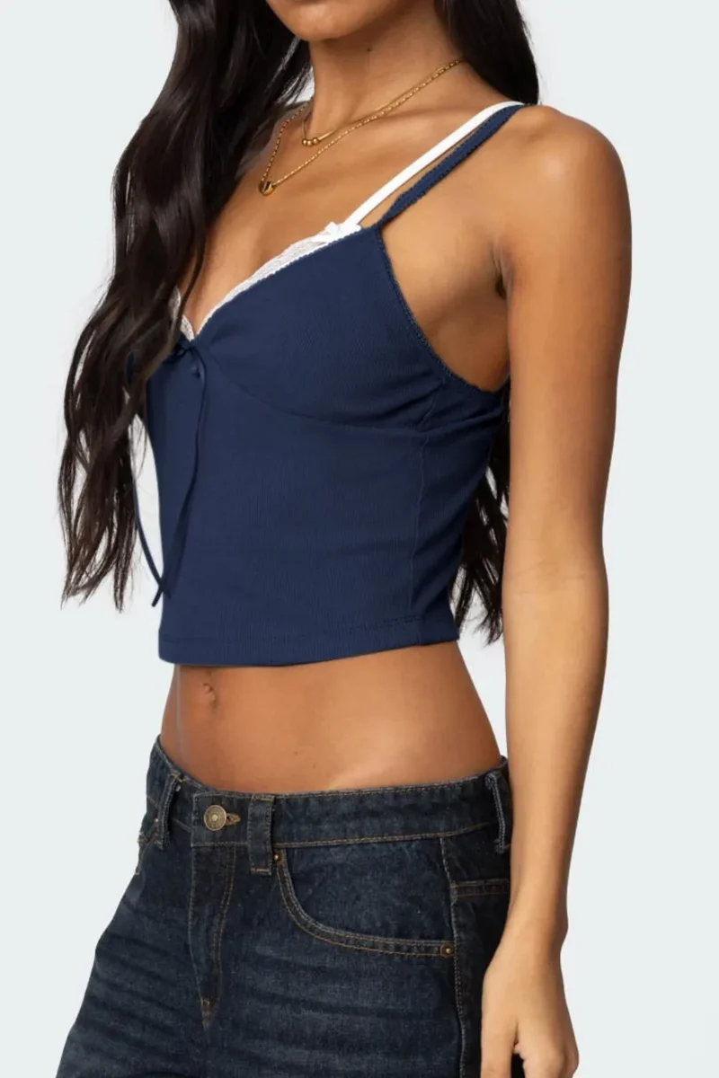 Camisole à col en V et détails en dentelle