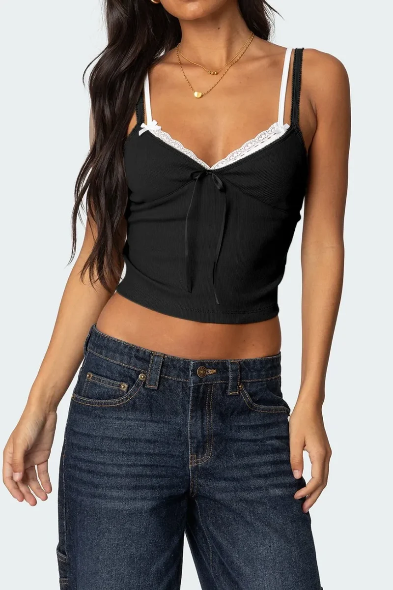 Camisole à col en V et détails en dentelle
