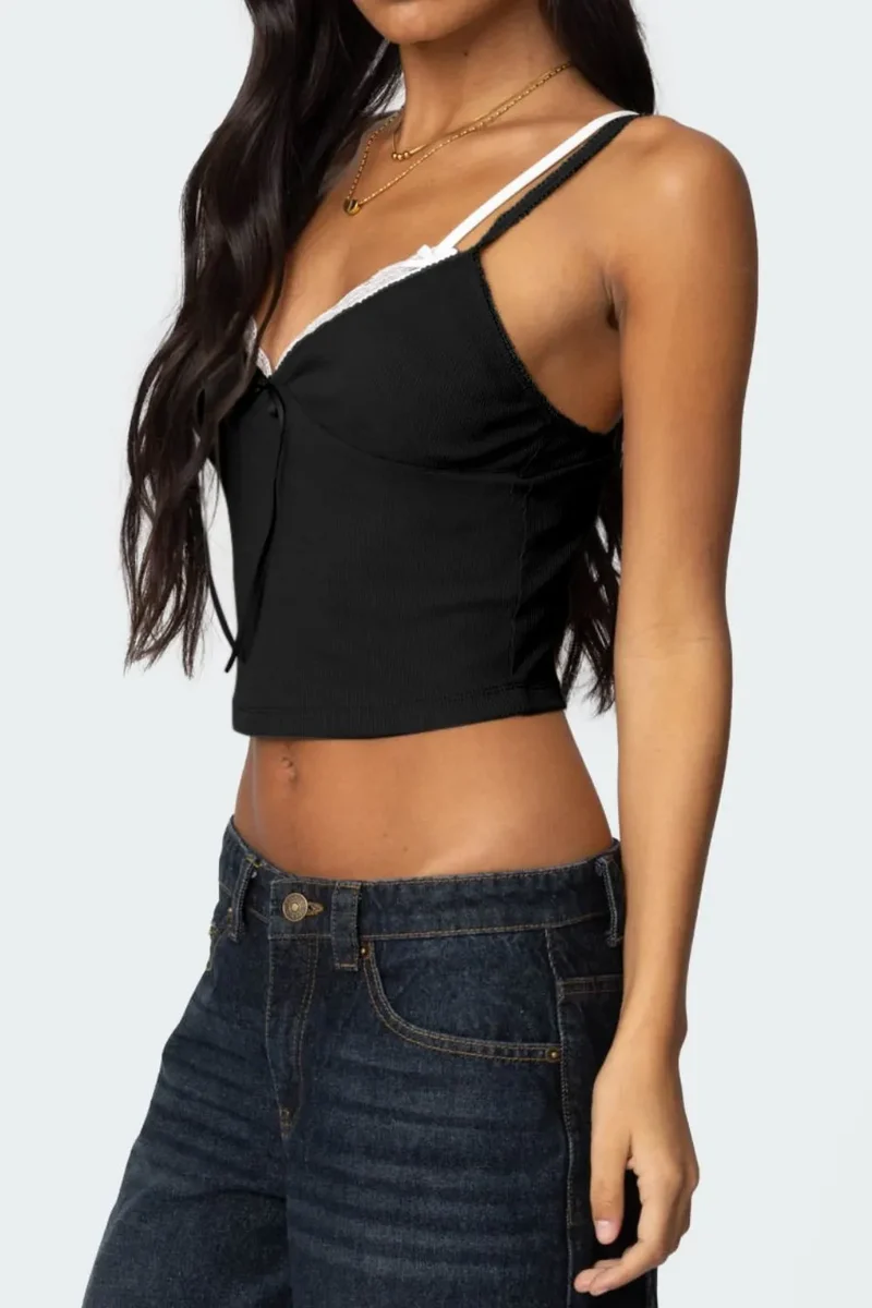 Camisole à col en V et détails en dentelle