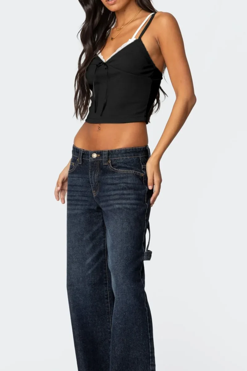 Camisole à col en V et détails en dentelle