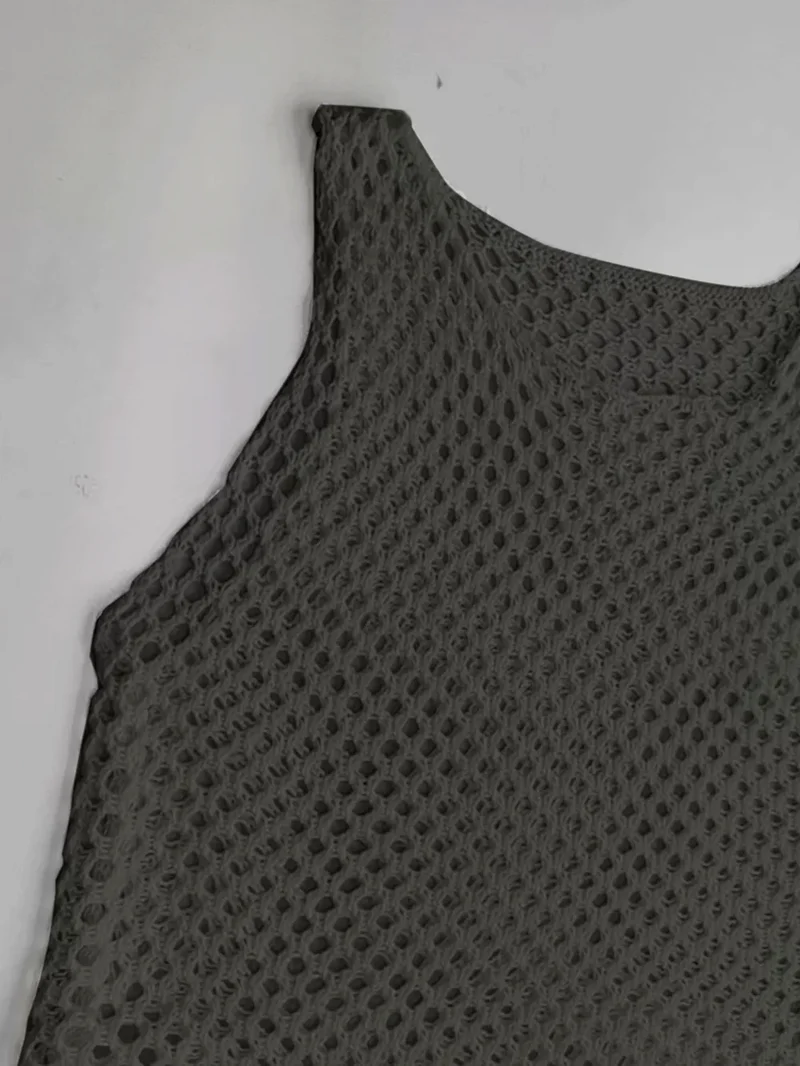 Cache-maillot sans manches avec ourlet à pompons et découpes