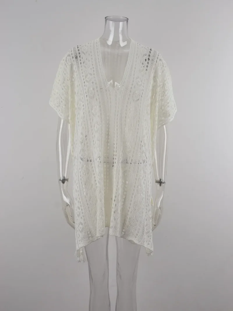 Cache-maillot à col en V et découpes ailes d'ange avec pompon