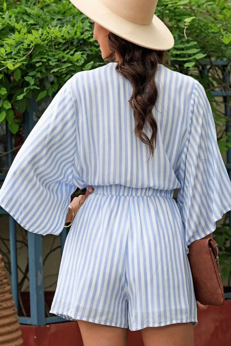 Combinaison à manches kimono rayées avec nœud