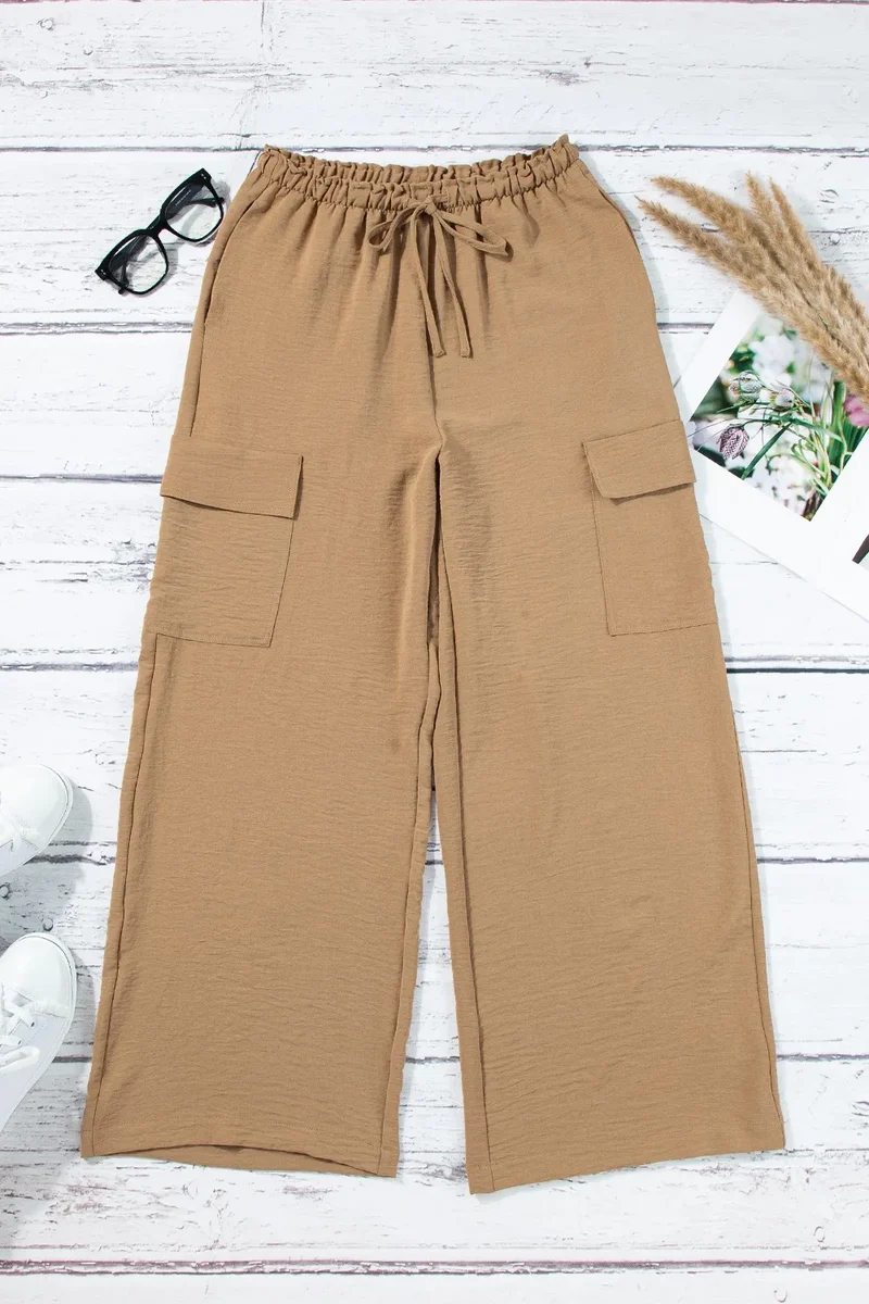 Pantalon utilitaire à jambes larges avec cordon de serrage et taille à volants