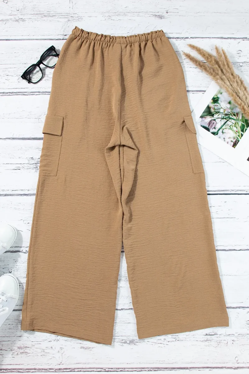 Pantalon utilitaire à jambes larges avec cordon de serrage et taille à volants