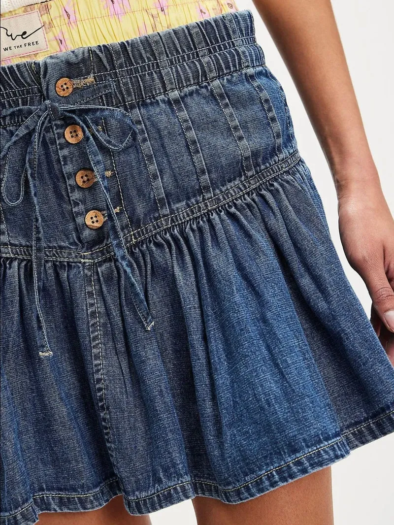 Mini-jupe en jean boutonnée à volants