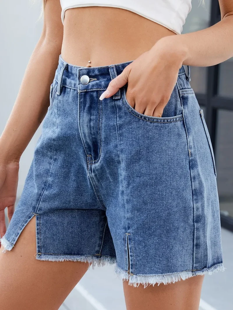 Short en jean fendu à ourlet brut