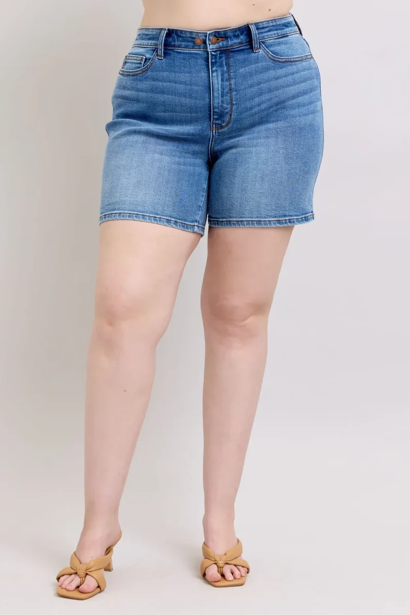 Short en jean bleu Judy à 2 boutons et poches, grande taille