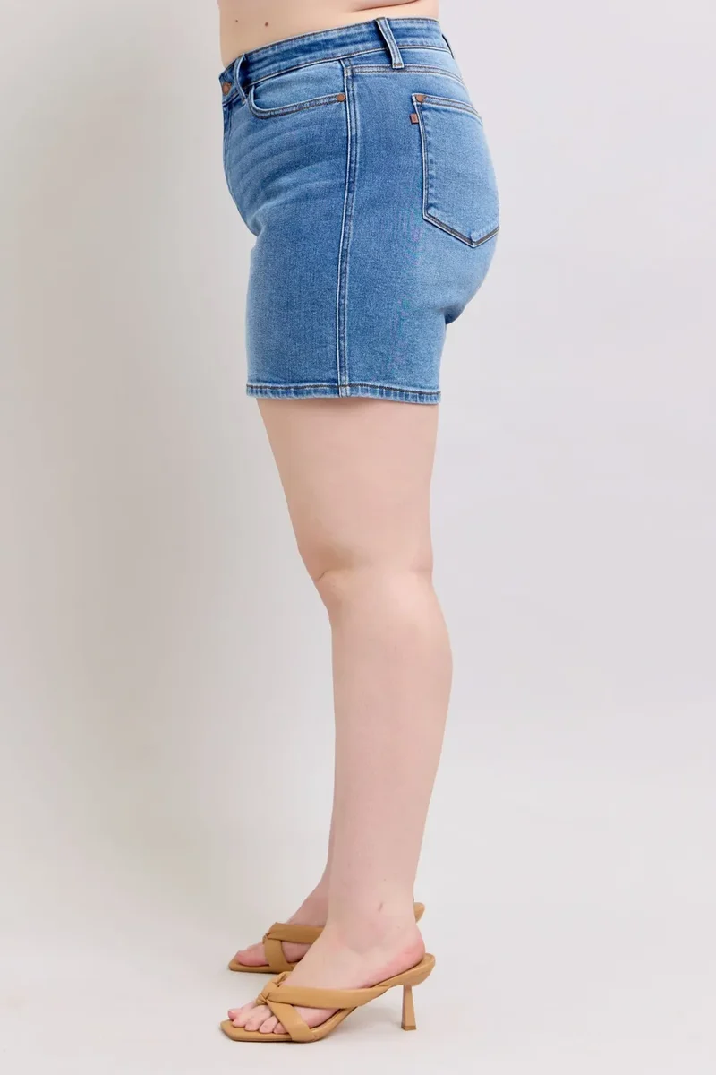Short en jean bleu Judy à 2 boutons et poches, grande taille