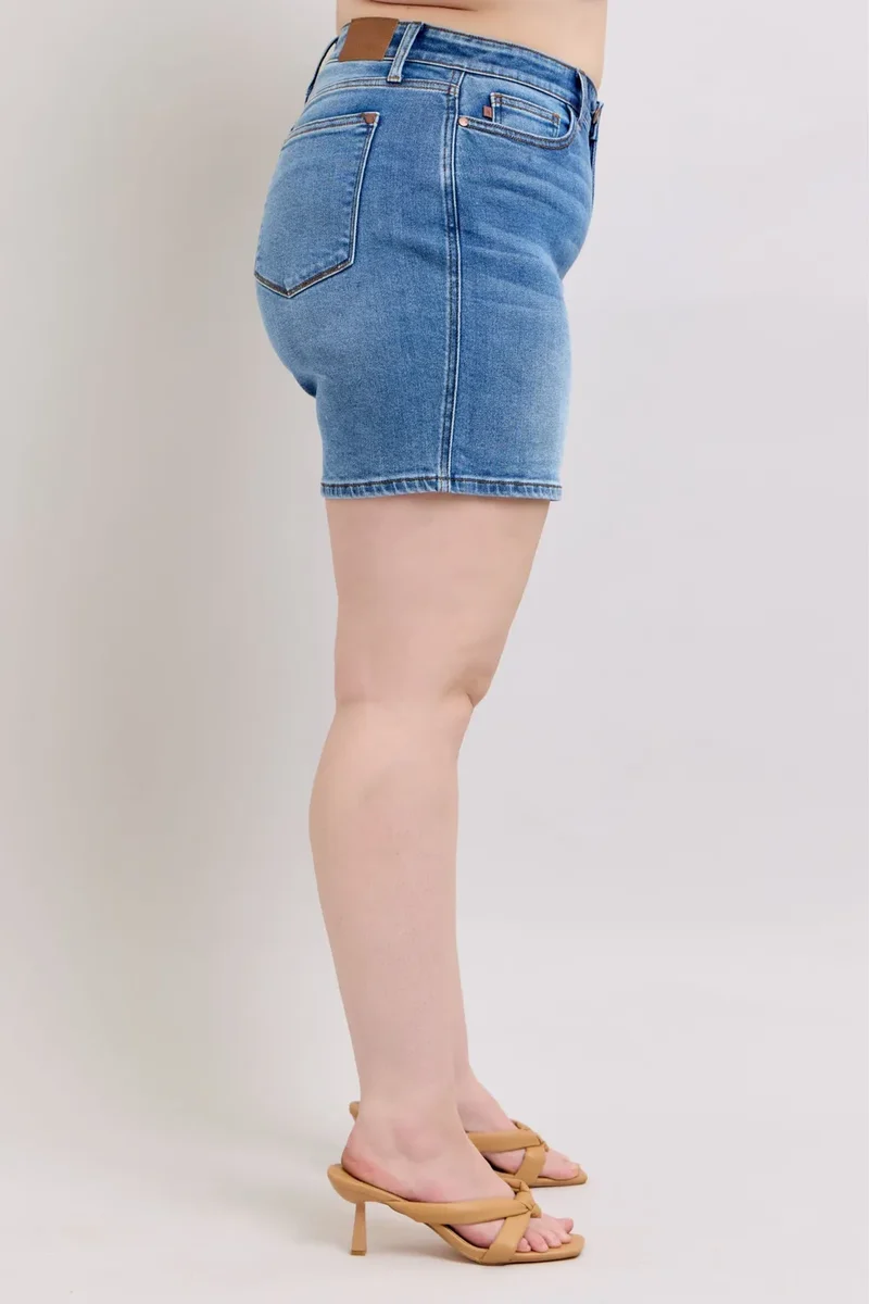 Short en jean bleu Judy à 2 boutons et poches, grande taille