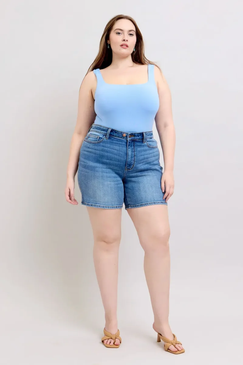 Short en jean bleu Judy à 2 boutons et poches, grande taille
