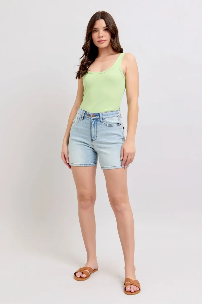 Short en jean bleu Judy à 2 boutons et poches, grande taille