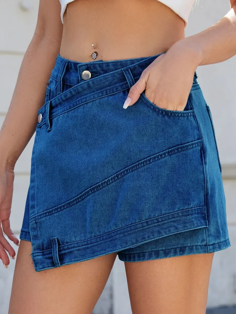 Jupe-short asymétrique en jean avec poches