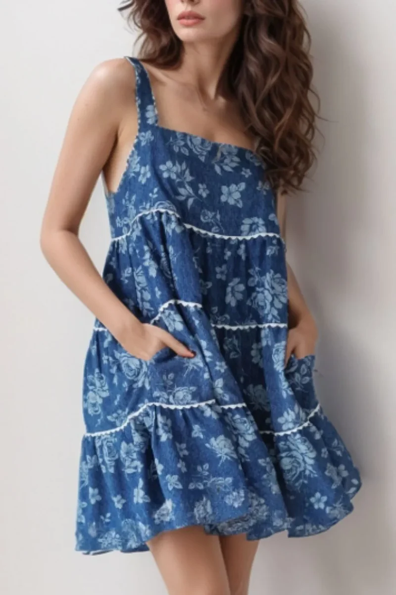 Robe en jean à fleurs et col carré