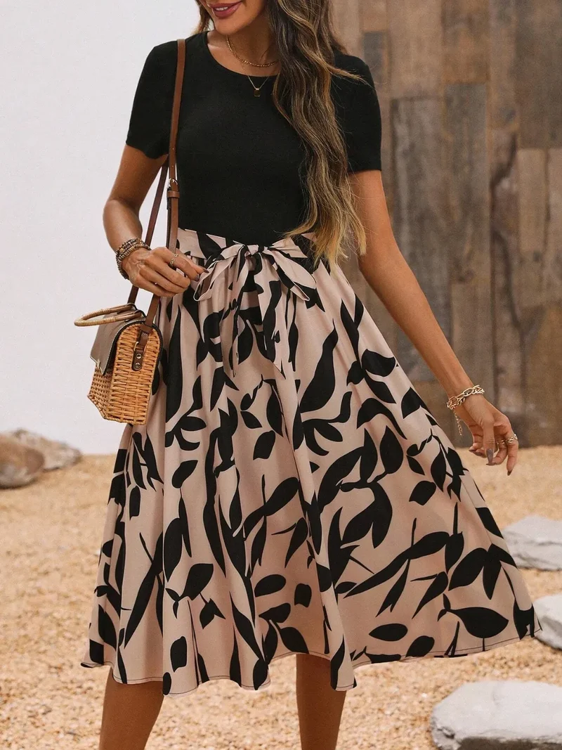 Robe midi imprimée à col rond et manches courtes
