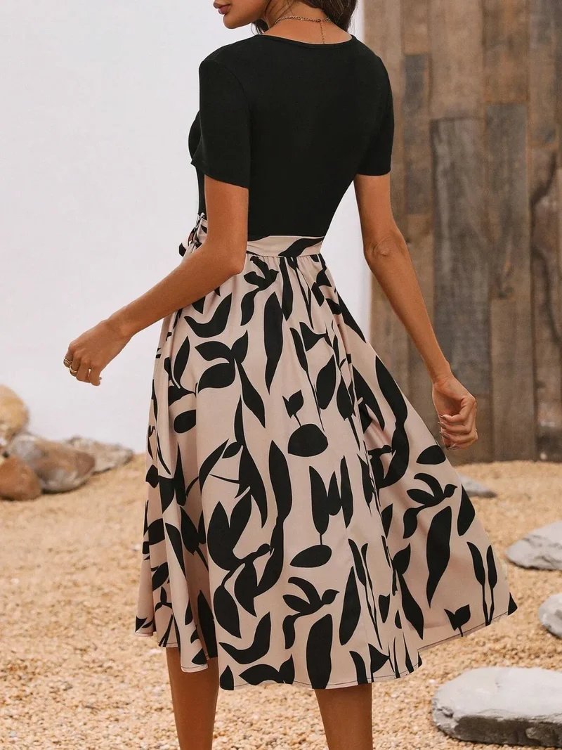 Robe midi imprimée à col rond et manches courtes