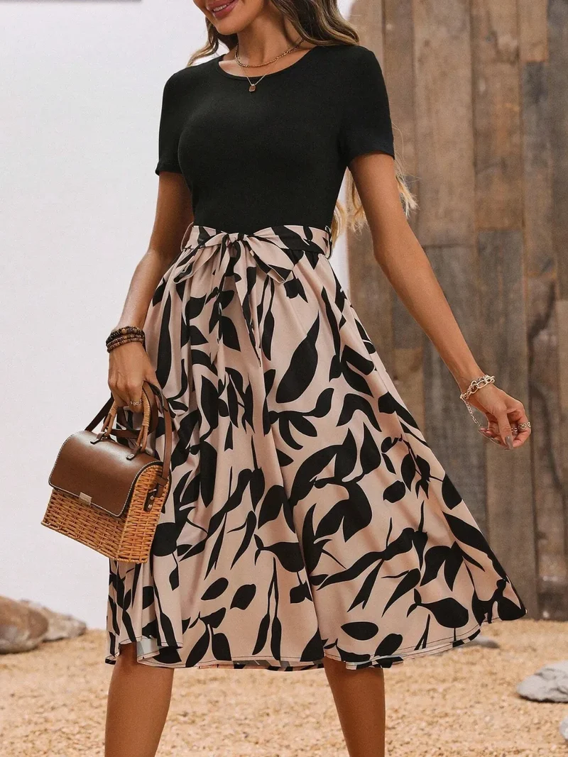 Robe midi imprimée à col rond et manches courtes
